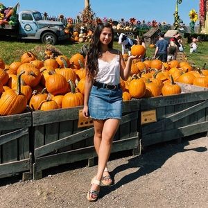 Meet your Posher, Huong